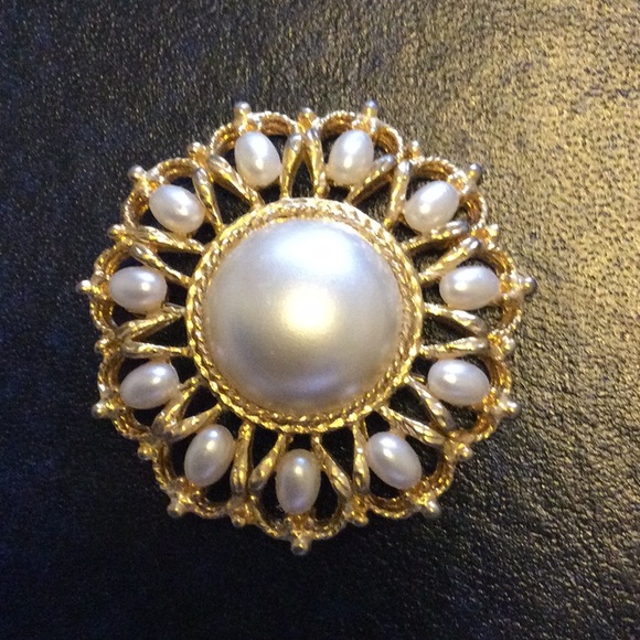 Jewelry - “Pearl” brooch ** 3 for $15